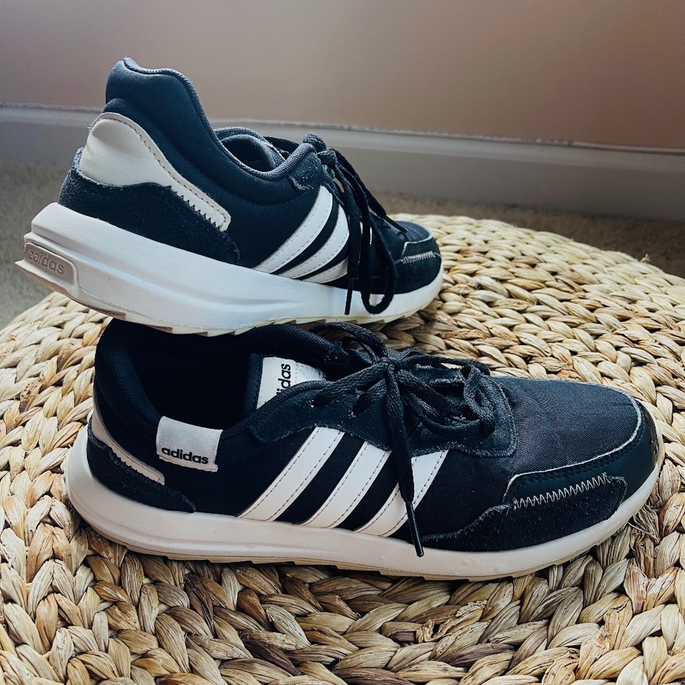 ADIDAS Women’s sneakers size 8 black athletic shoes